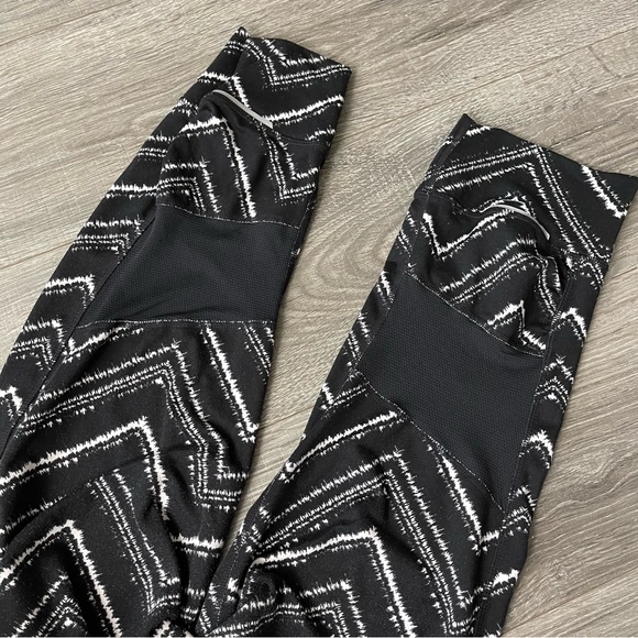 Athleta Zip Zag Black Relay Capri Running Tights M - Picture 3 of 6